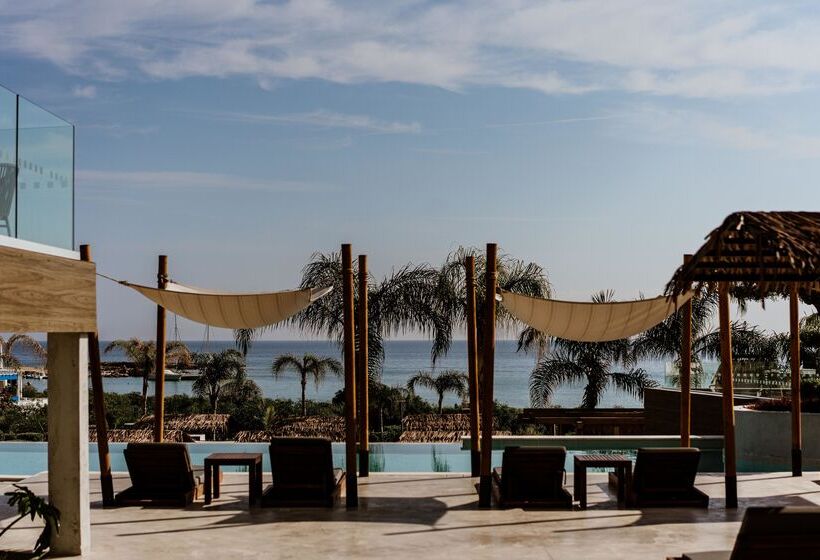 هتل Cavo Zoe Seaside
