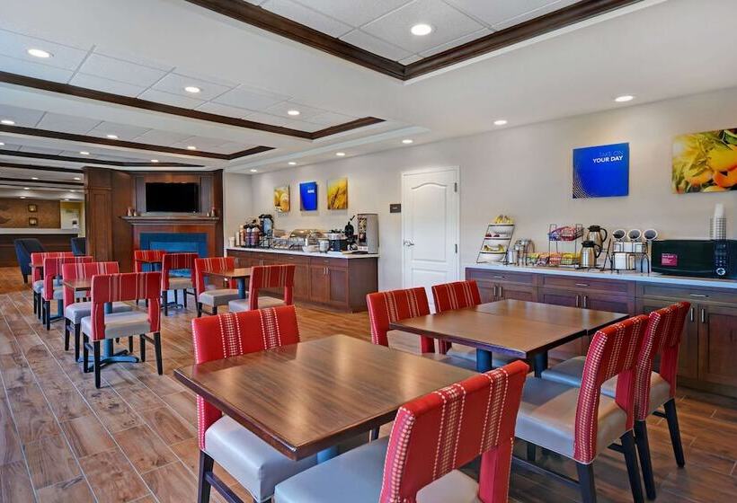 Отель Comfort Inn & Suites