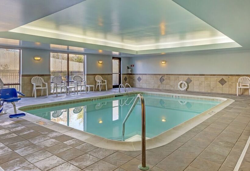 ホテル Comfort Suites Whitsett   Greensboro East