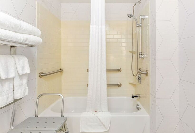ホテル Comfort Suites Whitsett   Greensboro East