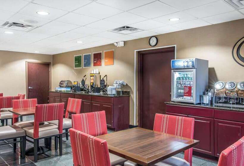 Отель Comfort Suites