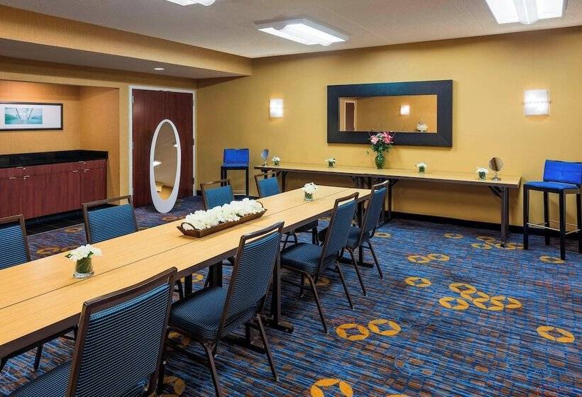 فندق Courtyard By Marriott Chicago Waukegan/gurnee