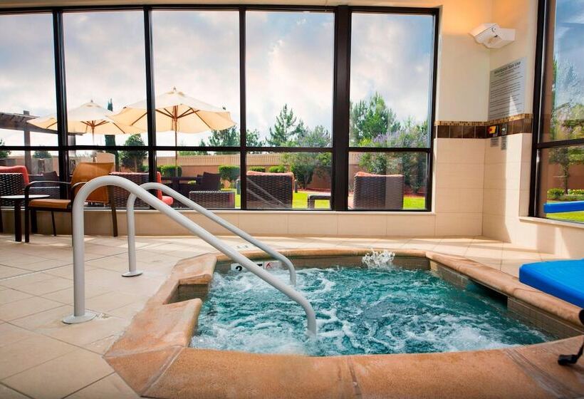 هتل Courtyard Warner Robins