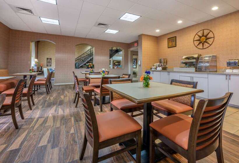 ホテル Econo Lodge Inn & Suites Triadelphia  Wheeling