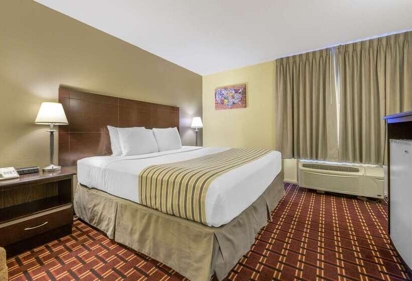 هتل Econo Lodge Inn & Suites Triadelphia  Wheeling