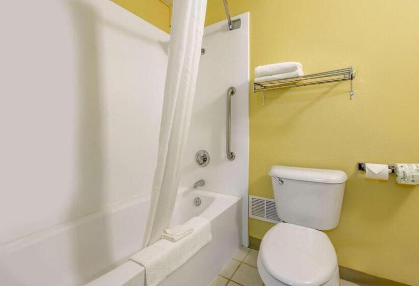 ホテル Econo Lodge Inn & Suites Triadelphia  Wheeling