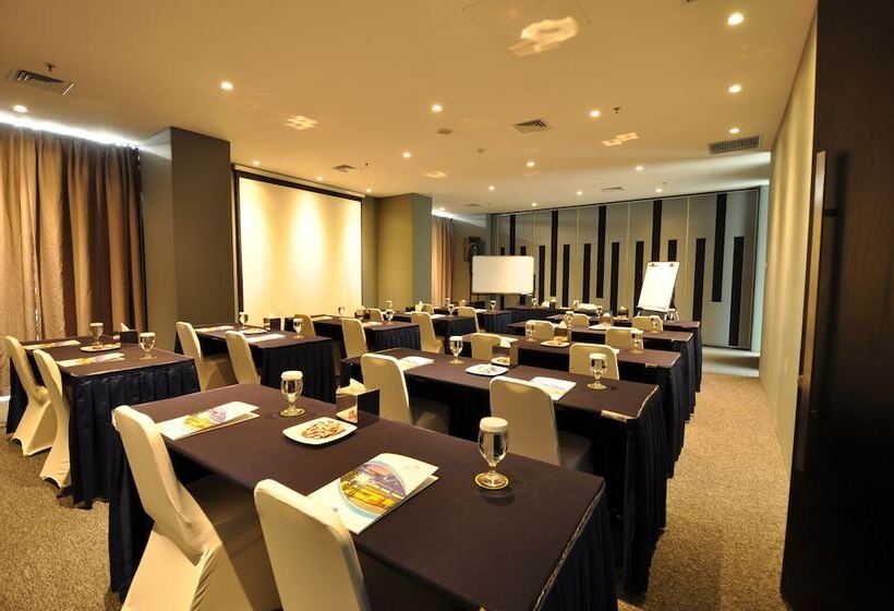 Fotos del hotel Fm7 Resort Hotel - Jakarta Airport:  2