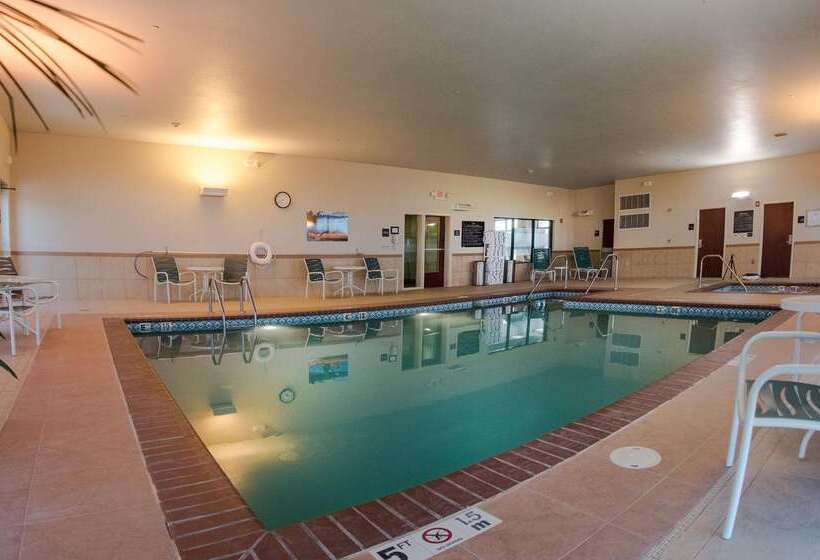 בית מלון כפרי Hampton Inn & Suites Woodstock, Va