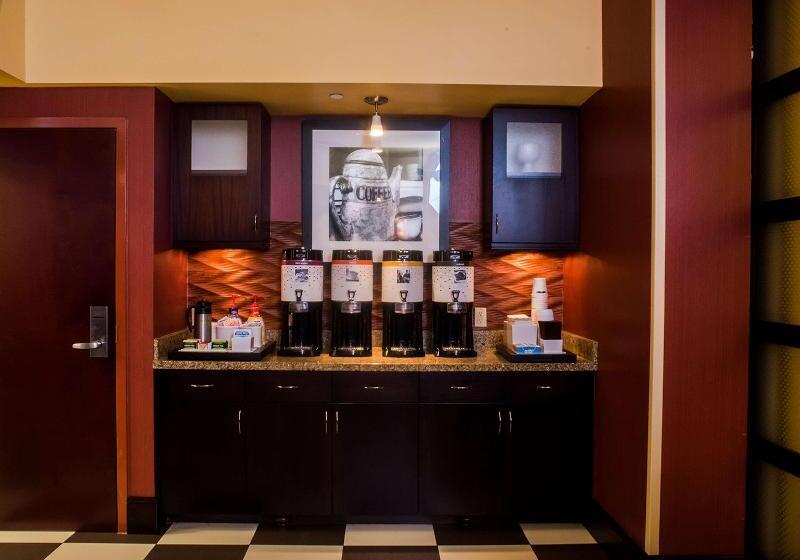 בית מלון כפרי Hampton Inn & Suites Woodstock, Va