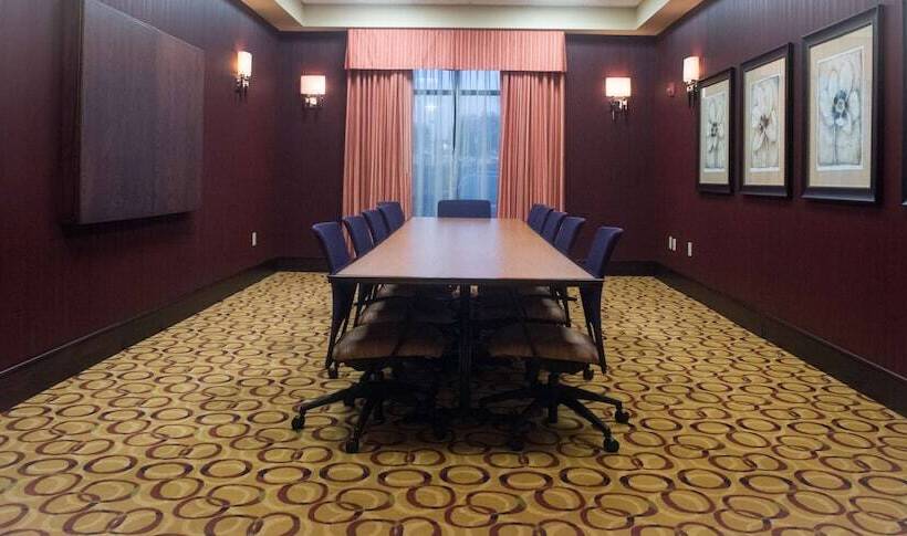 בית מלון כפרי Hampton Inn & Suites Woodstock, Va