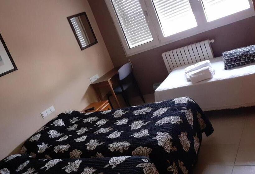 هتل Hostal Monteclaro