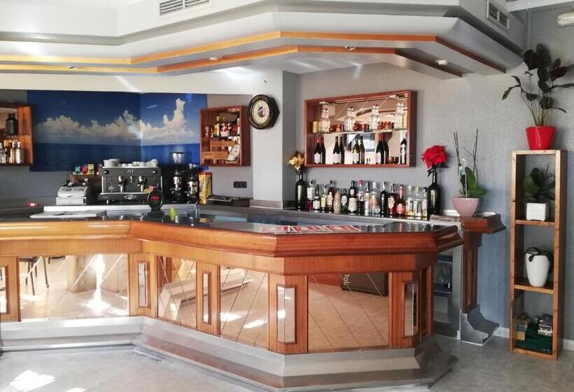 هتل Hostal Monteclaro