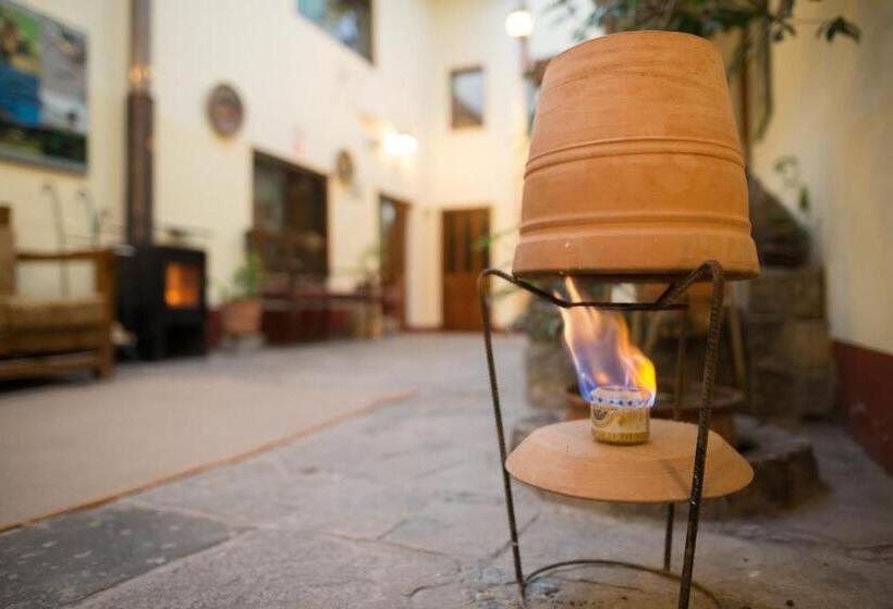 هتل Los Aticos B&b With Coworking