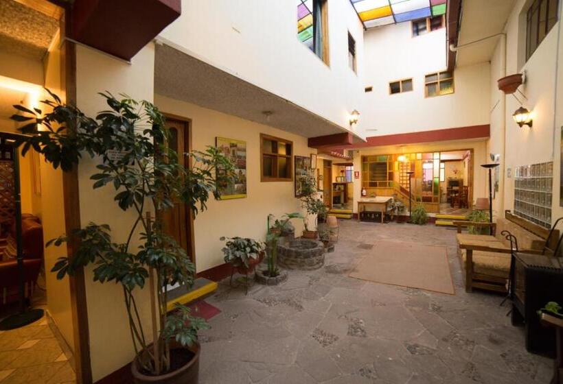 هتل Los Aticos B&b With Coworking