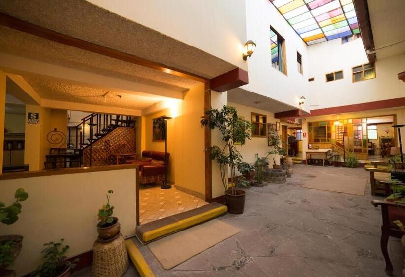 هتل Los Aticos B&b With Coworking