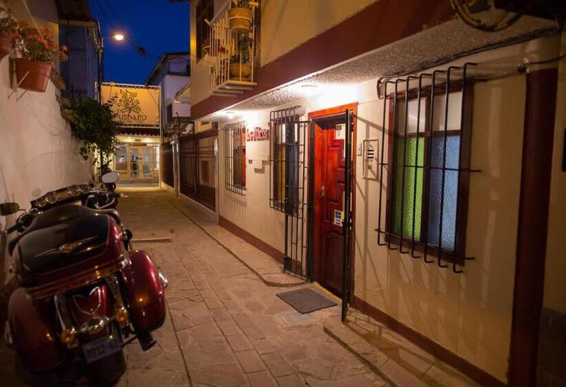 هتل Los Aticos B&b With Coworking