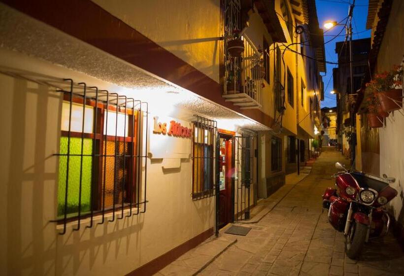 هتل Los Aticos B&b With Coworking