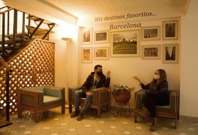 هتل Los Aticos B&b With Coworking