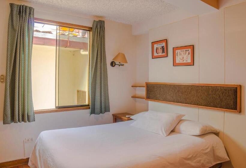 هتل Los Aticos B&b With Coworking