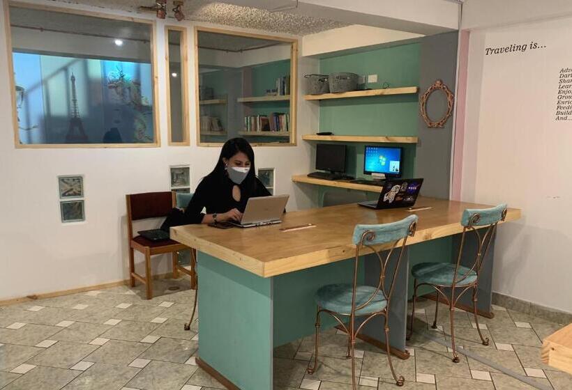 هتل Los Aticos B&b With Coworking