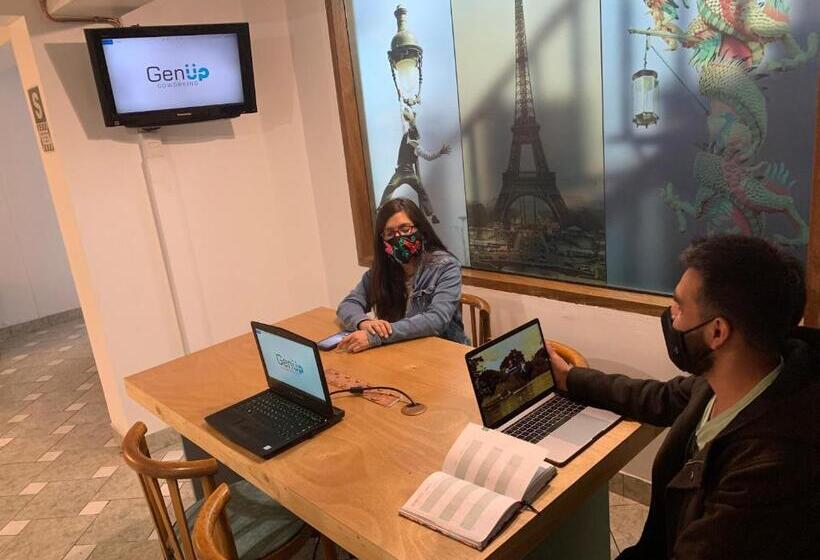 هتل Los Aticos B&b With Coworking