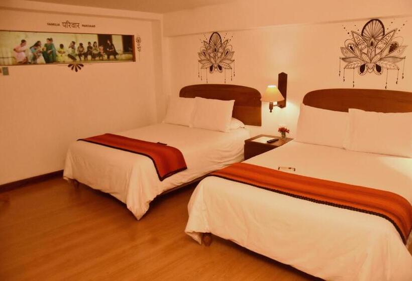 هتل Los Aticos B&b With Coworking