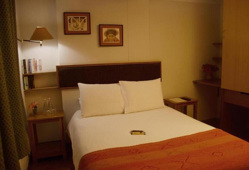 هتل Los Aticos B&b With Coworking