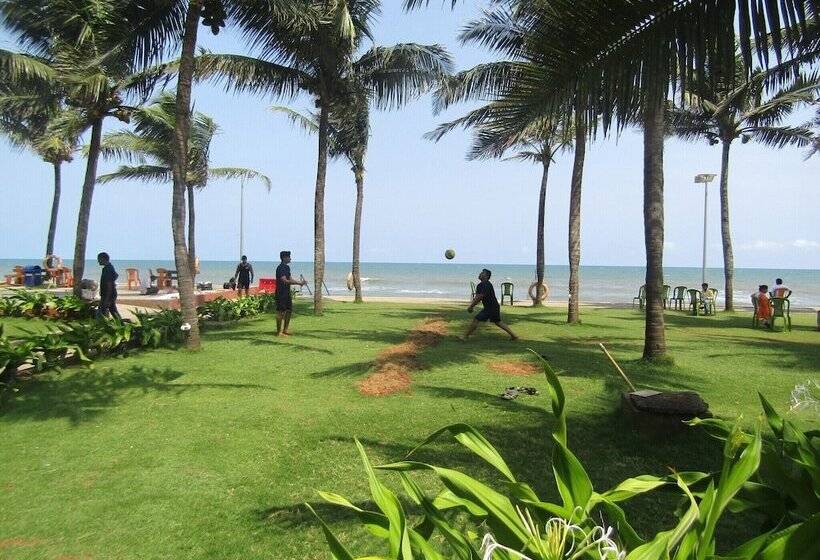 Отель Mamalla Beach Resort