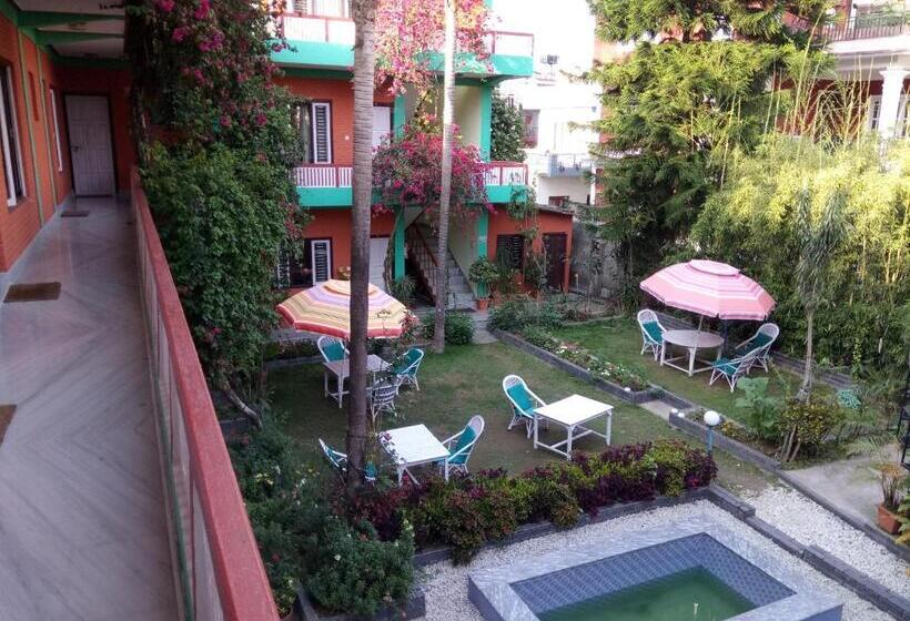 هتل New Pokhara Lodge   Pokhara Lakeside