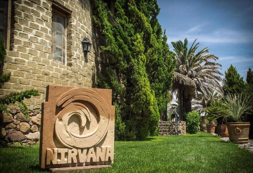 هتل Nirvana Restaurant & Retreat