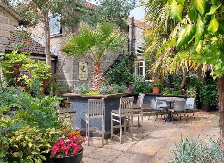 Отель The Five Dials Inn
