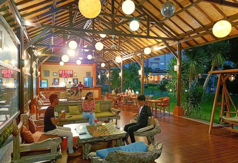 Fotos del hotel The Jayakarta Suites Komodo Flores:  14
