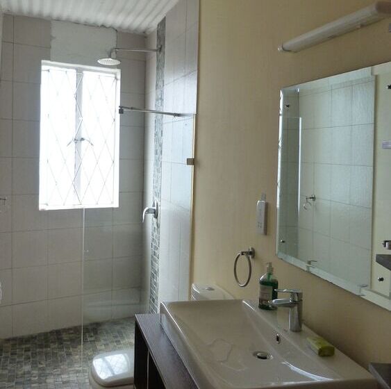 Le Cactus Guest House
