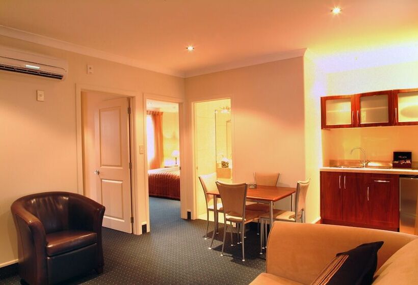 مُتل Emerald Spa Motor Inn