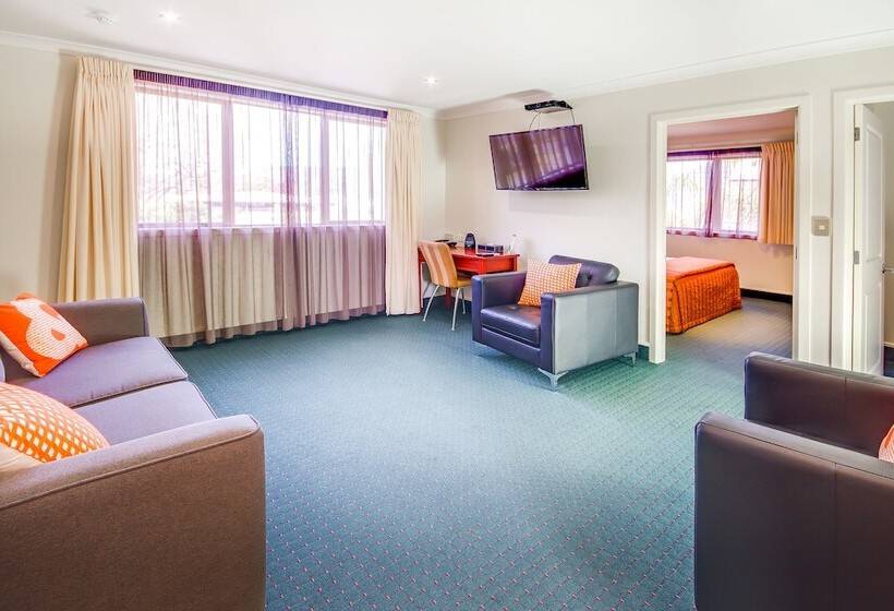 مُتل Emerald Spa Motor Inn