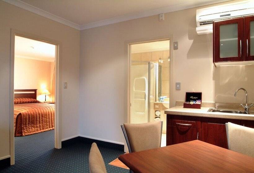 مُتل Emerald Spa Motor Inn