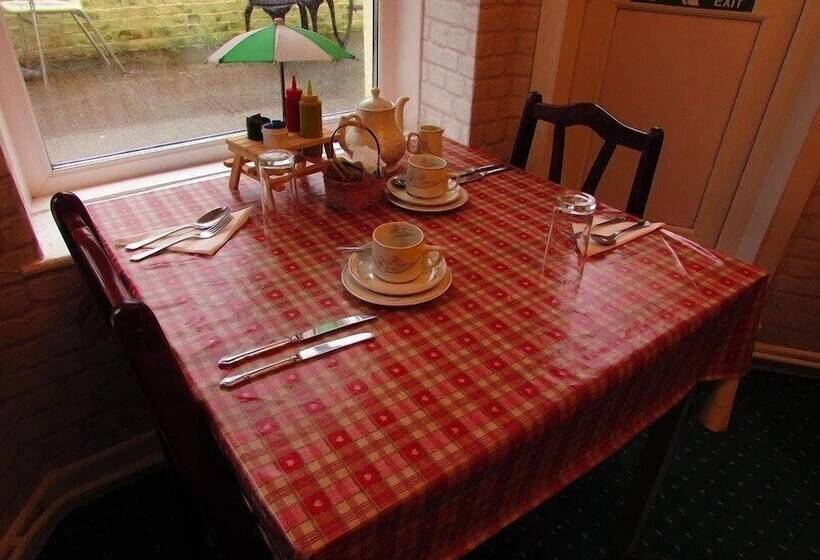 بنسيون The Sherborne Lodge