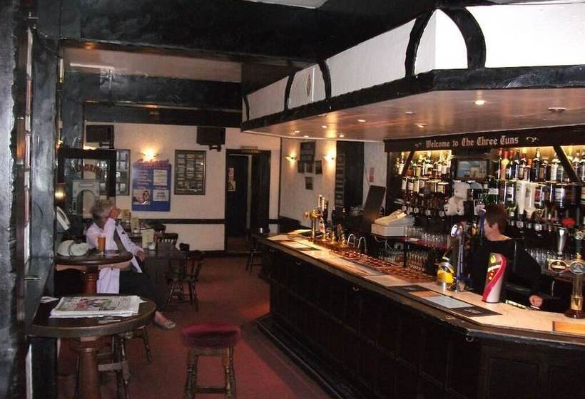 فندق Three Tuns