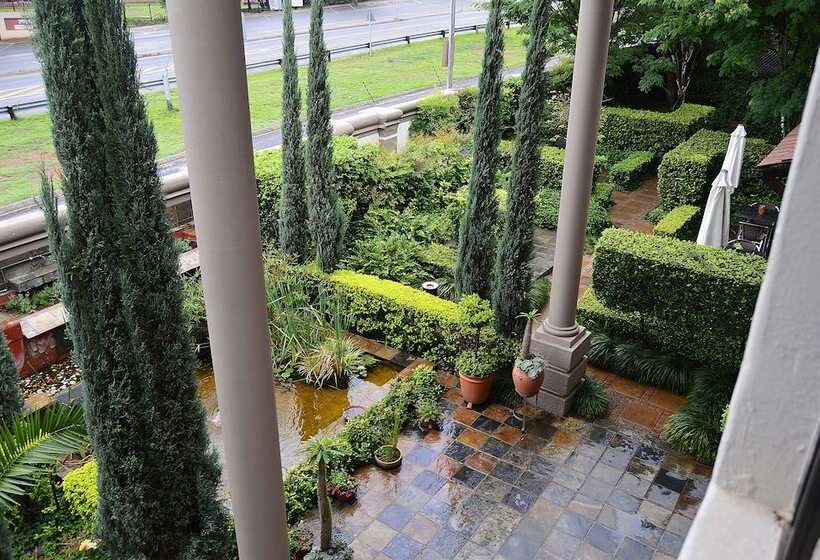 مسافرخانه Constantia Manor Guest House