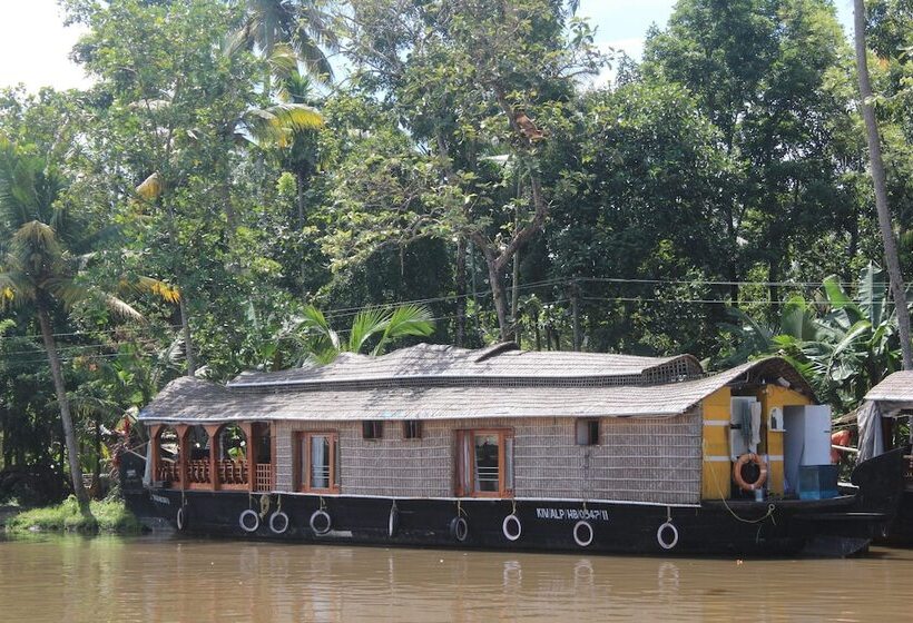 فندق Backwater Retreat   Honeymoon House