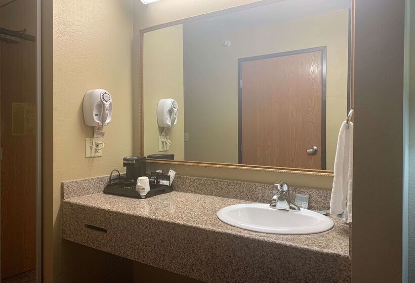 هتل Best Western Emporia Inn