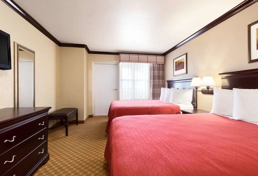 هتل Comfort Inn & Suites