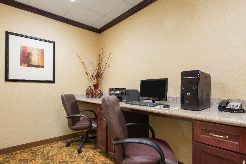 هتل Comfort Inn & Suites