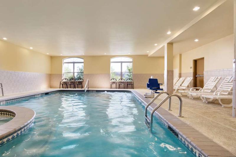 هتل Comfort Inn & Suites