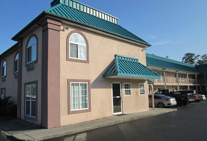 هتل Delux Inn & Suites