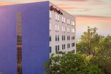 هتل Hampton Inn By Hilton Guadalajara/expo