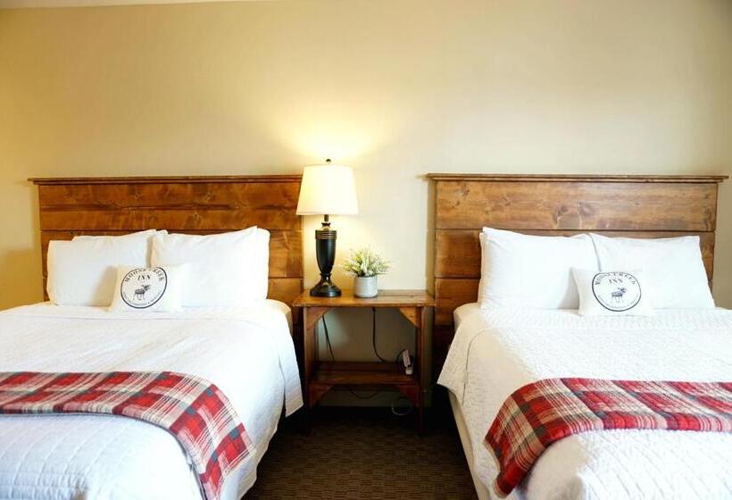 בית מלון כפרי Moose Creek Inn