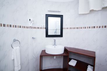 هتل Arusha Planet Lodge