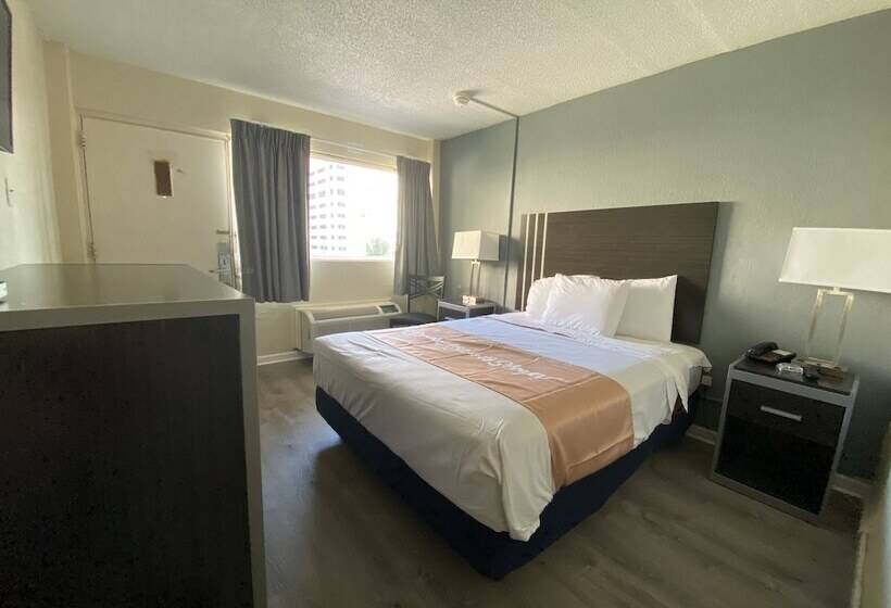 هتل Red Carpet Inn & Suites