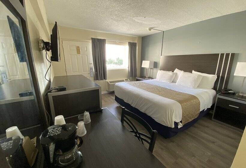 هتل Red Carpet Inn & Suites